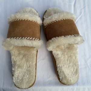 NWB Minnetonka Loni Slippers